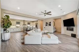 Photo #2: 2675308 Listing 