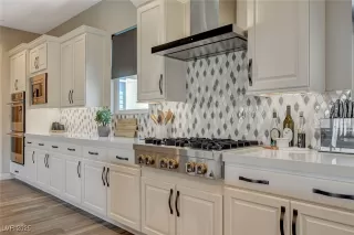 Photo #3: 2675308 Listing 