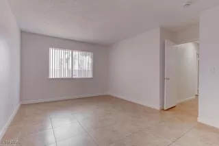 Photo #6: 2675377 Listing