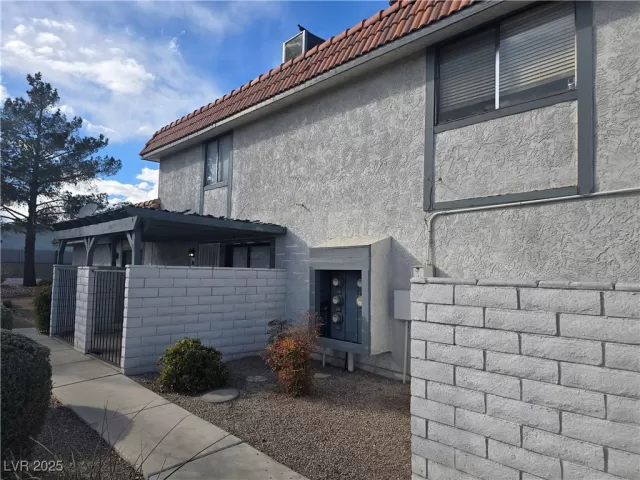 MLS: 2675387 Condo For Sale