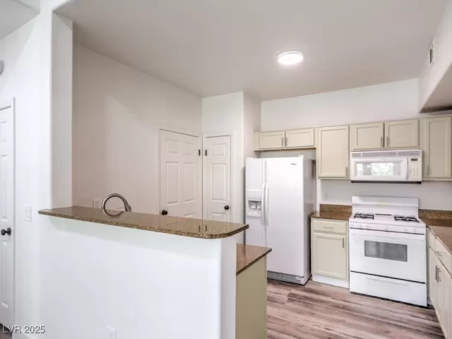 MLS: 2675458 Condo For Sale