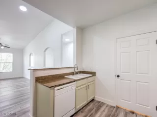 Photo #2: 2675458 Listing 