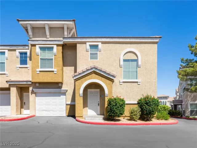 MLS: 2675469 Condo For Sale