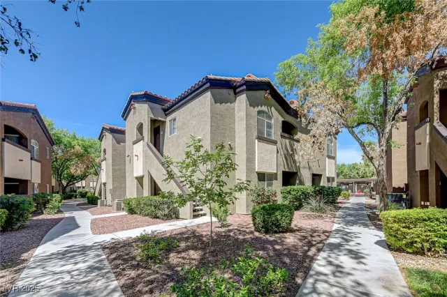 MLS: 2675507 Condo For Sale