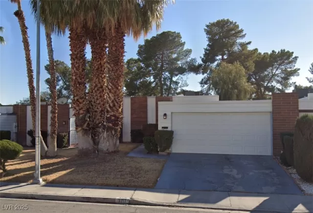 MLS: 2675509 Condo For Sale