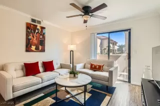 Photo #3: 2675557 Listing