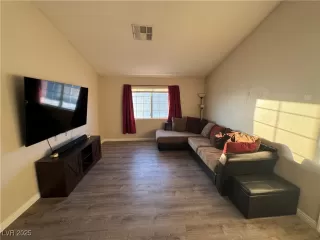 Photo #4: 2675575 Listing