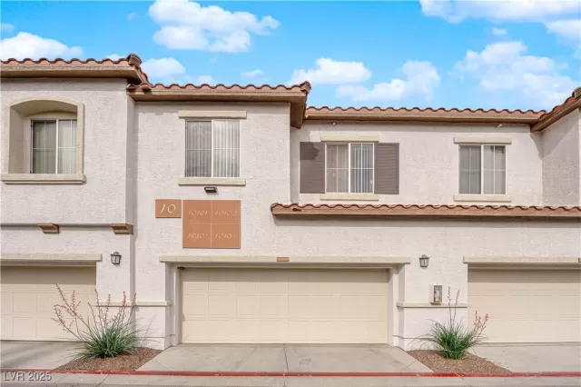 MLS: 2675599 Condo For Sale