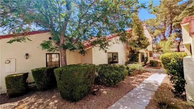 MLS: 2675675 Condo For Sale