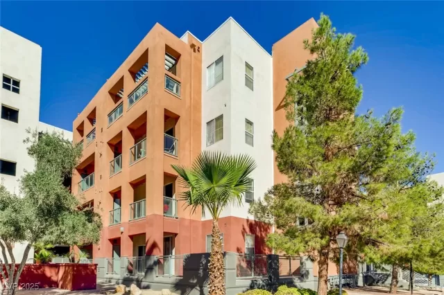 MLS: 2675687 Condo For Sale