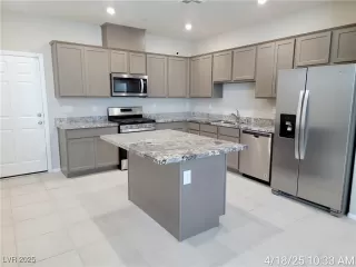 Photo #6: 2675789 Listing 