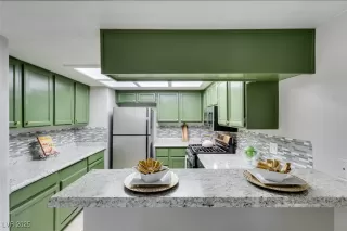 Photo #5: 2675813 Listing 