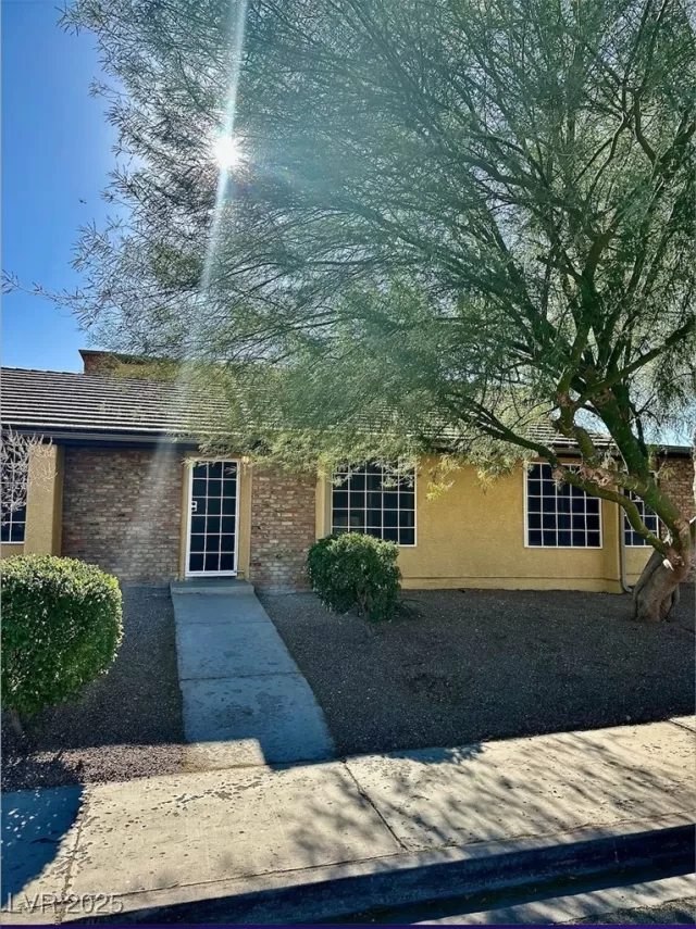 MLS: 2675996 Condo For Sale