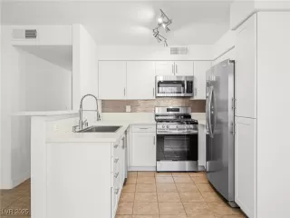 Photo #4: 2676020 Listing