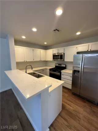 Photo #5: 2676022 Listing 