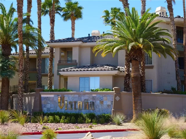 MLS: 2676032 Condo For Sale