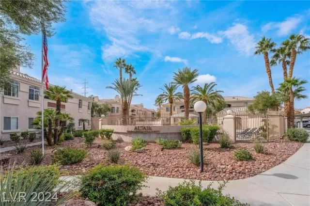 MLS: 2676033 Condo For Sale