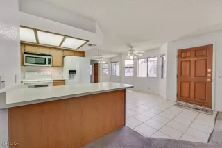 Photo #4: 2676038 Listing