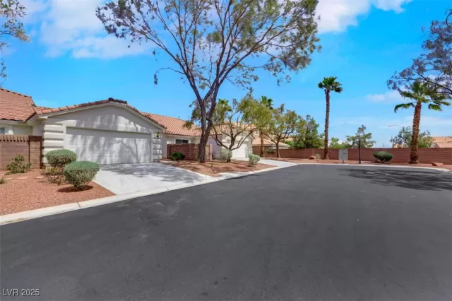 MLS: 2676056 Condo For Sale