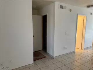 Photo #5: 2676061 Listing 