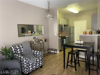 Photo #5: 2676067 Listing 