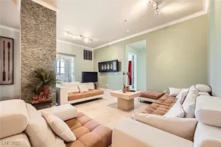 Photo #6: 2676076 Listing