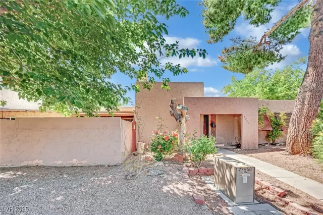 MLS: 2676080 Condo For Sale