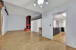 Photo #3: 2676080 Listing