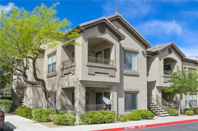 MLS: 2676120 Condo For Sale