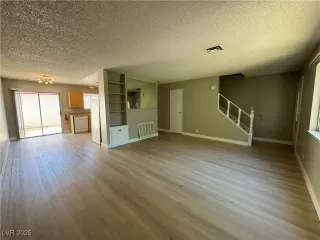 Photo #3: 2676147 Listing