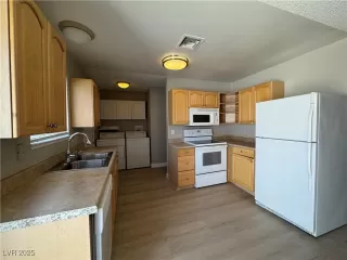 Photo #5: 2676147 Listing