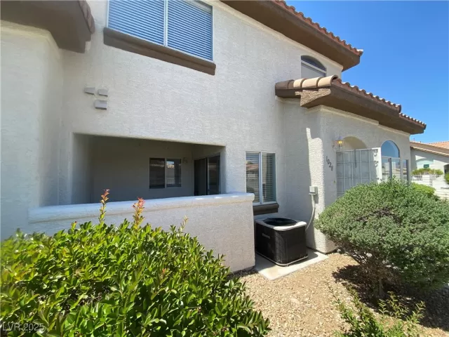 MLS: 2676233 Condo For Sale