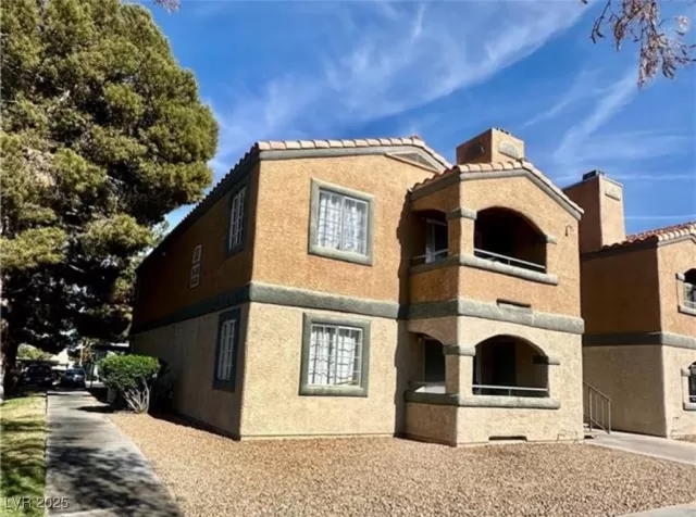 MLS: 2676425 Condo For Sale