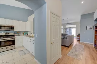 Photo #5: 2676504 Listing