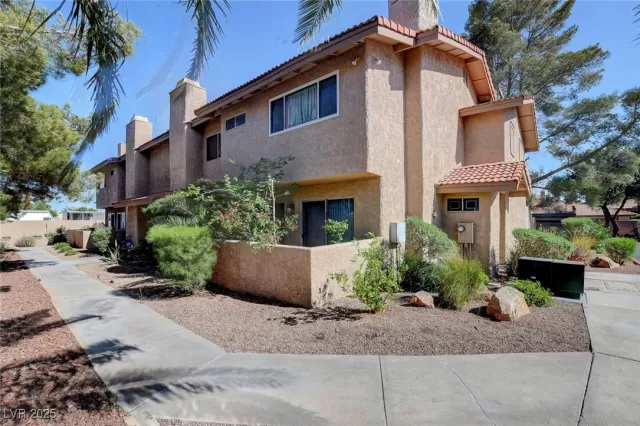 MLS: 2676551 Condo For Sale