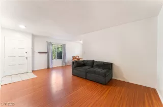 Photo #4: 2676799 Listing