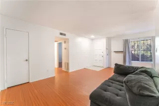 Photo #6: 2676799 Listing