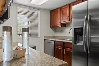 Photo #5: 2676884 Listing