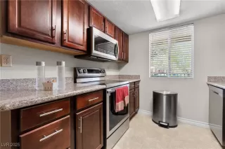 Photo #6: 2676884 Listing