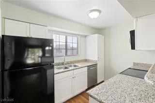 Photo #4: 2676909 Listing