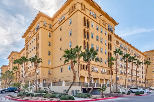 MLS: 2676921 Condo For Sale