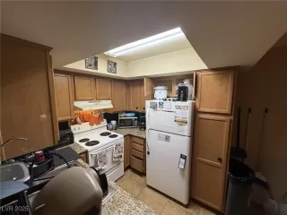 Photo #5: 2676922 Listing