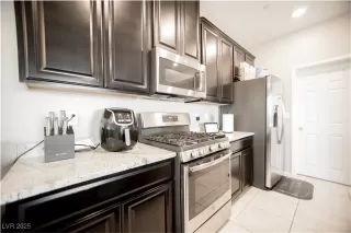 Photo #3: 2676975 Listing