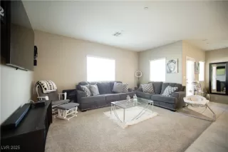 Photo #5: 2676975 Listing