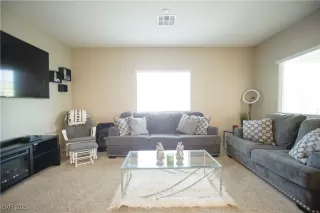 Photo #6: 2676975 Listing