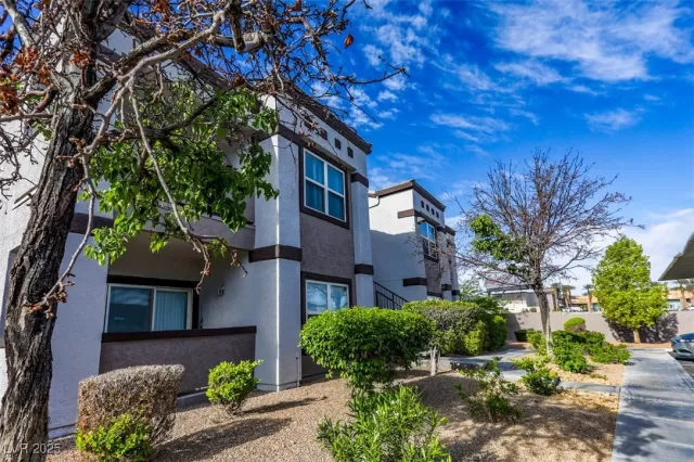 MLS: 2677017 Condo For Sale