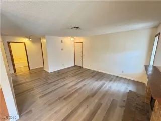 Photo #5: 2677038 Listing 