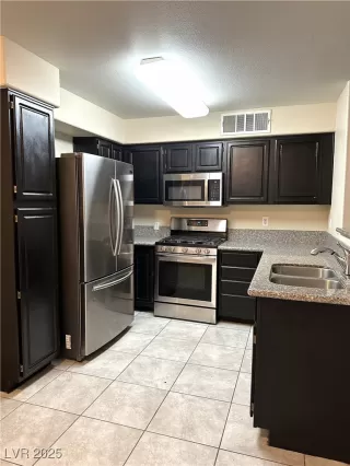 Photo #1: 2677048 Listing 