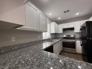 Photo #2: 2677057 Listing