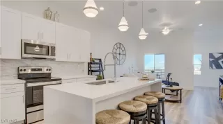 Photo #5: 2677070 Listing